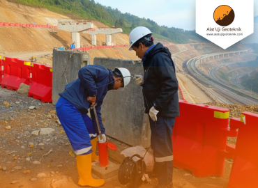 Instrument pemantauan deformasi lateral pada lereng